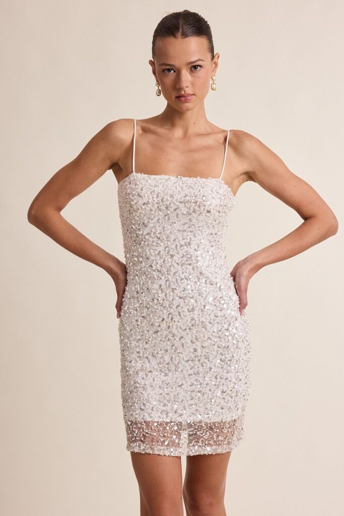 casual tulle wedding dress A Lne Chic V-Neck Short Sleeve Long Beach Wedding Party Dresses Bridal Gowns breathable design Finished with a charming Long Sleeve Backless Maxi Style:Boho